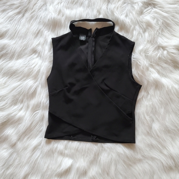 Tops - CHOKER NECK SLEEVELESS CROPPED TOP